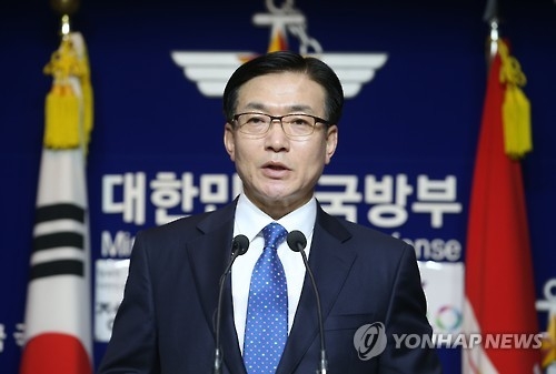 South Korean Defense Ministry spokesman Moon Sang-gyun speaks at a press briefing in this file photo. (Yonhap) 