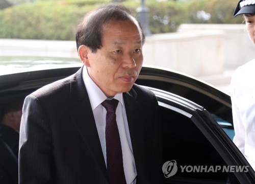 Constitutional Court President-nominee Kim Yi-su arrives at the court in Seoul on May 29, 2017. (Yonhap)