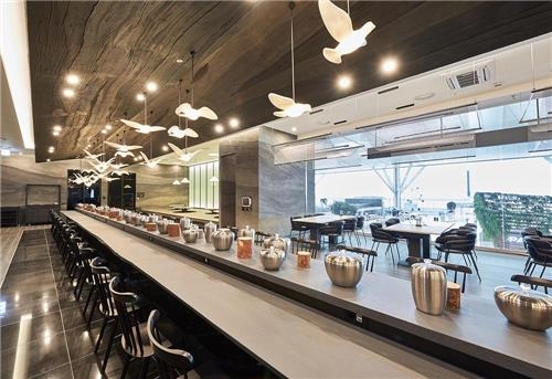 This undated photo, provided by Pyunghwaok, shows the restaurant run by Chef Yim Jung-sik in the second terminal of Incheon International Airport, west of Seoul, which opened on Jan. 18, 2018. (Yonhap) 
