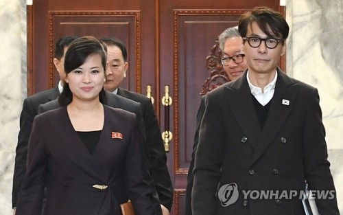 This photo, provided by South Korea's unification ministry on March 20, 2018, shows Yun Sang (R), a South Korean composer and the chief delegate for inter-Korean talks on a South Korean art troupe's planned performance in Pyongyang, and his North Korean counterpart Hyon Song-wol (L), entering a conference room at the Tongilgak administrative building on the northern side of the truce village of Panmunjom. (Yonhap)
