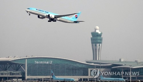 In this file photo, taken Jan. 18, 2018, a Korean Air B787 passenger plane takes off from Incheon International Airport, west of Seoul. (Yonhap) 