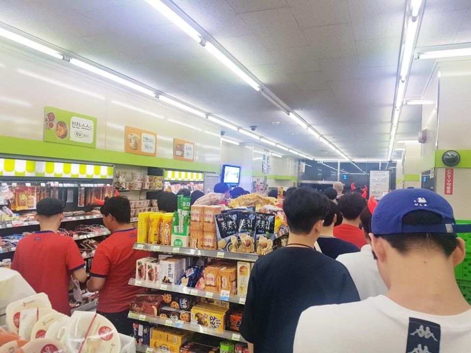 This photo, provided by BGF Retail Co., the operator of South Korea's largest convenience store chain, CU, shows its outlet in front of Seoul City Hall crowded with shoppers on June 18, 2018, as the national football team launched its World Cup campaign. (Yonhap) 