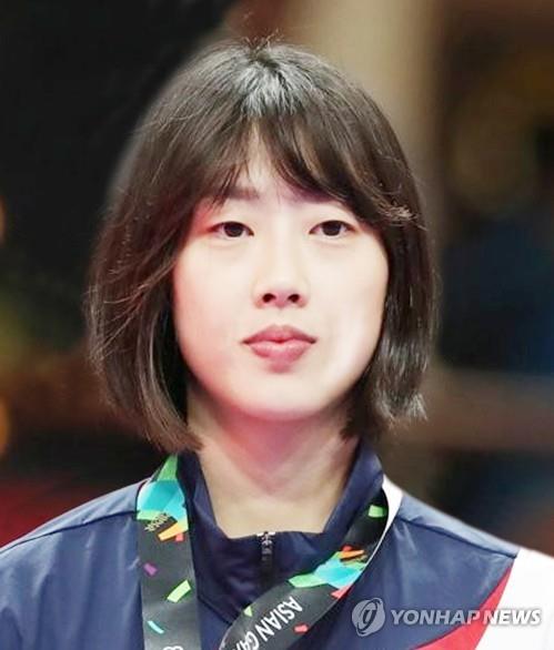 This file photo taken on Aug. 21, 2018, shows South Korean taekwondo fighter Lee Ah-reum during the medal ceremony for the 18th Asian Games in Jakarta. (Yonhap)