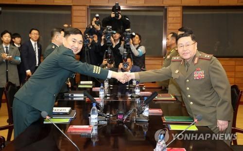 Major Gen. Kim Do-gyun of South Korea (L) shakes hands with North Korea's Lt. Gen. An Ik-san before their talks at the border truce village of Panmunjon on Oct. 26, 2018, in this photo provided by the Joint Press Corps. (Yonhap)
