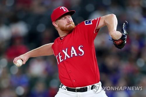 In this Getty Images file photo from Aug. 13, 2018, Eddie Butler, then of the Texas Rangers, throws a pitch against the Arizona Diamondbacks in the top of the sixth inning of a Major League Baseball regular season game at Globe Life Park in Arlington, Texas. Butler has signed with the NC Dinos in the Korea Baseball Organization for the 2019 season. (Yonhap)