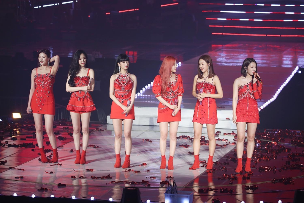 apink tweaks its signature angelic concept with charismatic new