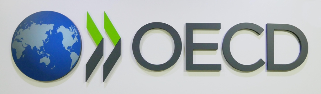 OECD cuts growth outlook for S. Korea's economy to 2.6 percent - 1