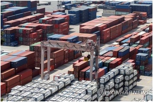 The photo, taken May 1, 2020, shows stacks of import-export cargo containers at South Korea's largest seaport in Busan, 450 kilometers south of Seoul. (Yonhap)