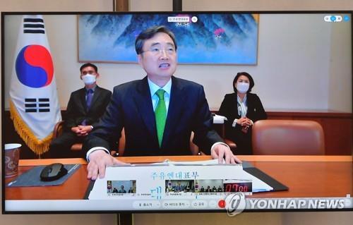 South Korean Ambassador to the United Nations Cho Hyun gives a business report during a parliamentary inspection of his mission at the National Assembly in Seoul on Oct. 14, 2020. It's the first time parliamentary inspections of overseas missions have gone online due to the coronavirus pandemic. (Yonhap)