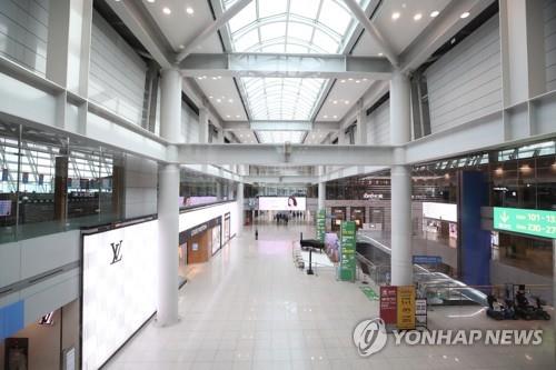 Incheon International Airport is seen mostly empty in the afternoon of Oct. 13, 2020. (Yonhap)