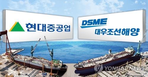 This photo illustration shows the logos of Hyundai Heavy Industries Co. (L) and Daewoo Shipbuilding & Marine Engineering Co. (Yonhap)