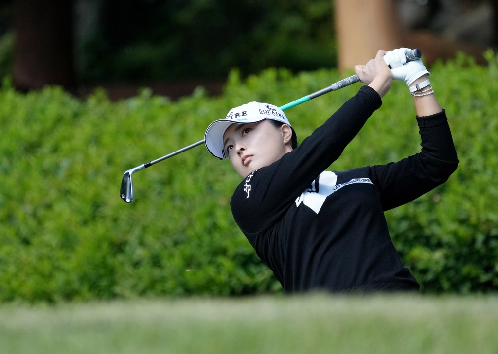 Ko Jin-young of South Korea plays a shot on the fifth hole during the second round of the BMW Ladies Championship at LPGA International Busan in Busan, some 450 kilometers southeast of Seoul, on Oct. 22, 2021, in this photo provided by BMW Korea. (PHOTO NOT FOR SALE) (Yonhap)