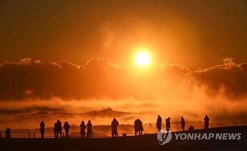 This undated file photo shows a sunrise at Gangmun Beach in Gangneung, Gangwon Province. (Yonhap)