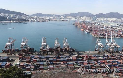 This file photo, taken Jan. 21, 2022, shows stacks of containers at a port in South Korea's southeastern city of Busan. (Yonhap)
