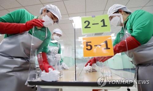 A cafeteria at an elementary school in western Seoul is being cleaned on Feb. 22, 2022, ahead of a new semester. (Yonhap)