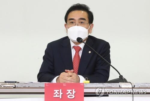 This file photo taken on June 13, 2022, shows People Power Party lawmaker Tae Yong-ho speaking at a party event in Seoul. (Pool photo) (Yonhap)