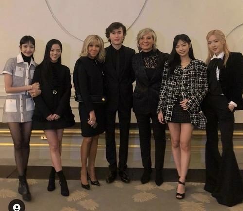 The photo taken from Swedish violinist Daniel Lozakovich's Instagram on Jan. 26, 2023, shows K-pop girl group BLACKPINK and Brigitte Macron, France's first lady (3rd from L). (PHOTO NOT FOR SALE) (Yonhap)