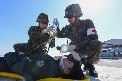 South Korean Navy medics take part in a joint medical evacuation exercise with U.S. troops on Deokjeon Island in the Yellow Sea on March 13, 2024, in this photo provided by the Navy the next day. (Yonhap)