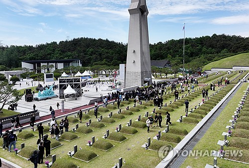 Visitors pay their respects at a national cemetery in Gwangju, 267 kilometers south of Seoul, on May 17, 2024, a day ahead of the anniversary of the 1980 pro-democracy uprising in the southwestern city. (Yonhap)