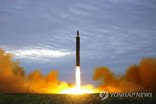 北朝鮮の中距離弾道ミサイル「火星1２」＝（聯合ニュース）