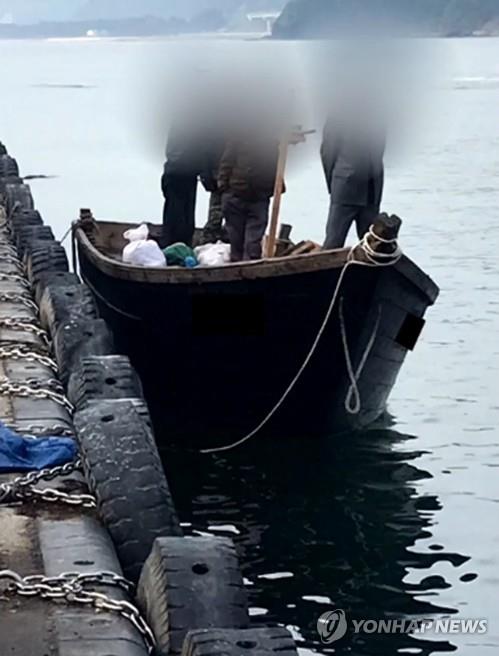15日、三陟港に着いた漁船（ＫＢＳ提供、転載・転用禁止）＝（聯合ニュース）