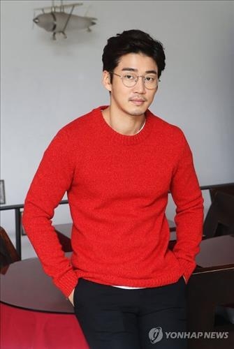 '레드카펫' 윤계상 "버무림 기막힌 영화…편견없이 봐달라" - 3