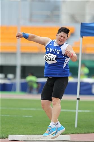 정일우, 남자 포환던지기 한국신기록…19m49 - 2