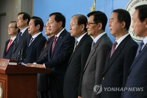 육사 총동창회 국회서 회견…"역사 국정교과서 지지" - 2