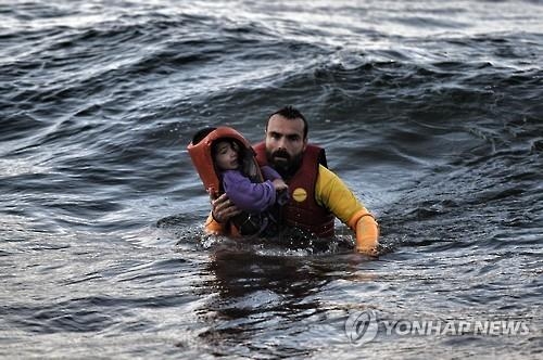 쿠르디 이후에도 지중해서 꼬마난민 77명 세상 떴다 - 3