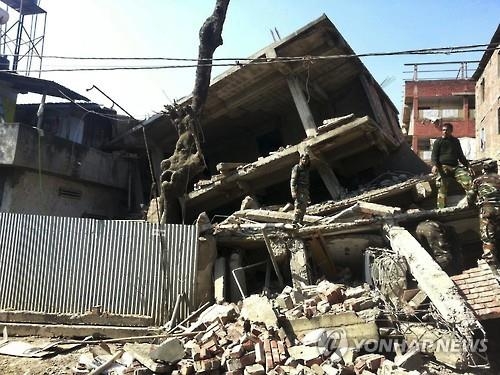 인도 동북부 6.7 강진…건물등 무너져 8명 사망 100여명 부상(종합3보) - 2