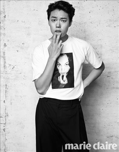여전히 뜨거운 '어남류'…류준열 화보 공개 - 3