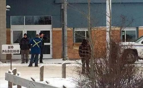 캐나다 학교 집단총격 용의자 17세 소년 구속…4명 살해 혐의 - 2