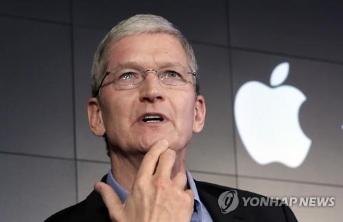"팀 쿡 애플 CEO, 빚내서 배당 반복…제정신 아니다" - 2