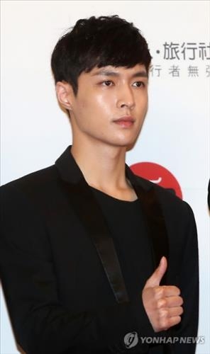 엑소 레이, 중국서 드라마 촬영 중 부상…"당분간 휴식" - 2