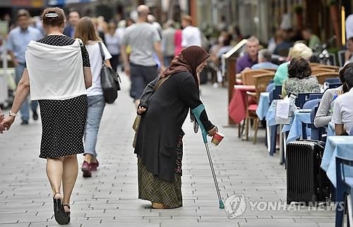 '거지 돈 주지 말고, 자녀 입학 불허해야' 스웨덴정부 주장 논란 - 3