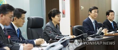 <한반도 新냉전> ③朴대통령이 北에 묻다…"핵이냐 생존이냐" - 3
