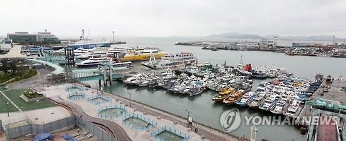 서해 기상 악화…인천 여객선 8개 항로 운항못해 - 2