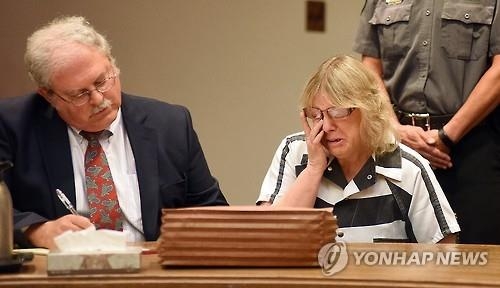 미국 교도소 한국계 여직원, 수감자와 성관계 들통나 기소 - 2