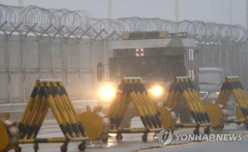 국민 54.4% "개성공단 중단 잘했다"…41.2% "가동해야" - 2