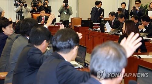 '국회 선진화법' 개정안 2건 운영위 상정…野 "유감" - 2