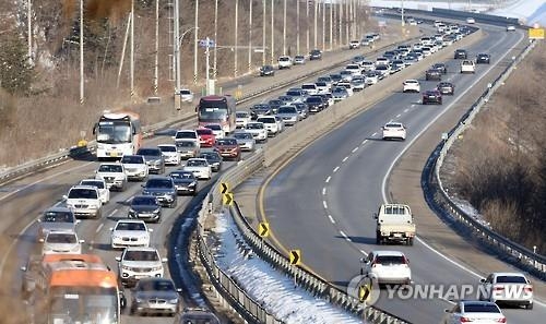 설연휴 강원도 고속도로 통행 전년대비 1.8%↓…폭설 탓 - 2