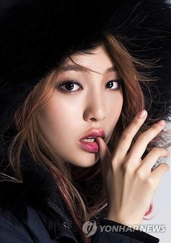 '황신혜 딸' 모델 이진이, YG케이플러스와 계약 - 2