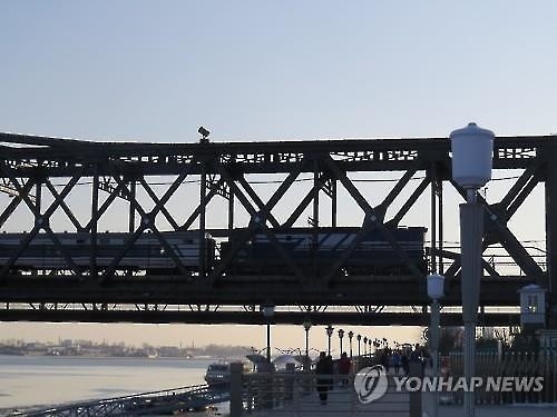 <안보리 제재> 북중교역차단 '생계형'은 예외조항…제재 '구멍' 가능성(종합) - 2