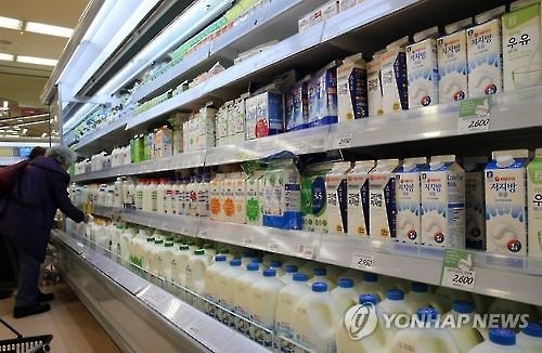 남아돌지만 비싼 우유…"가격제도 개선" 목소리 - 2