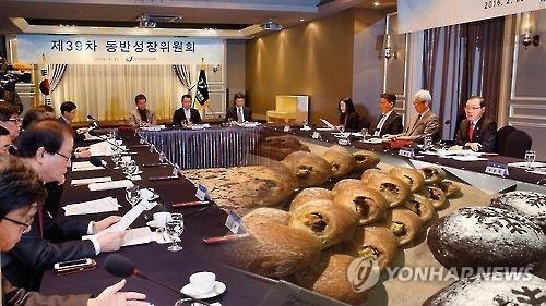 박원순 시장, 동네빵집 찾아 골목상권 보호 논의 - 2