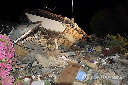 日 구마모토 지진 사망자 70% 무너진 집에 깔려 숨져 - 2
