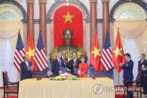 베트남, 美 무기금수 해제에 여객기 100대 13조원 구매 '화답' - 2