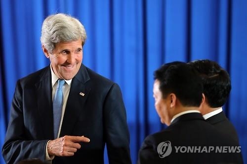 베트남전 참전용사 케리 美국무 50년만에 하노이 도심서 인터뷰 - 3