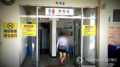 '술집 화장실서 여성 엿봐도 죄 없다니'…법 개정 목소리 높아 - 2