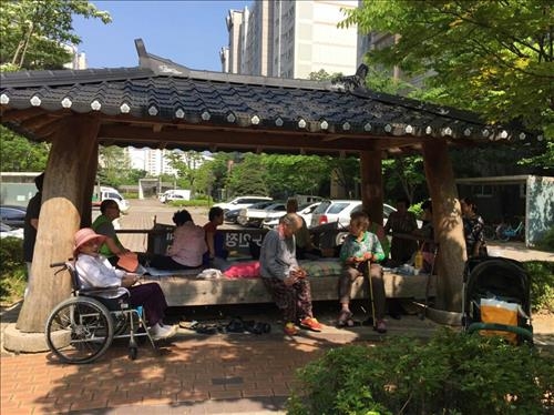 '35일간 쇠줄로 꽁꽁' 세종시 아파트 경로당에 무슨 일이 - 3